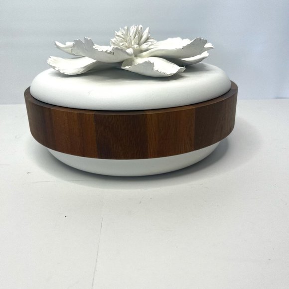 White Porcelain Magnolia Flower 3 D Wood Circular Box Keepsake Trinket Jewelry B - Picture 5 of 14